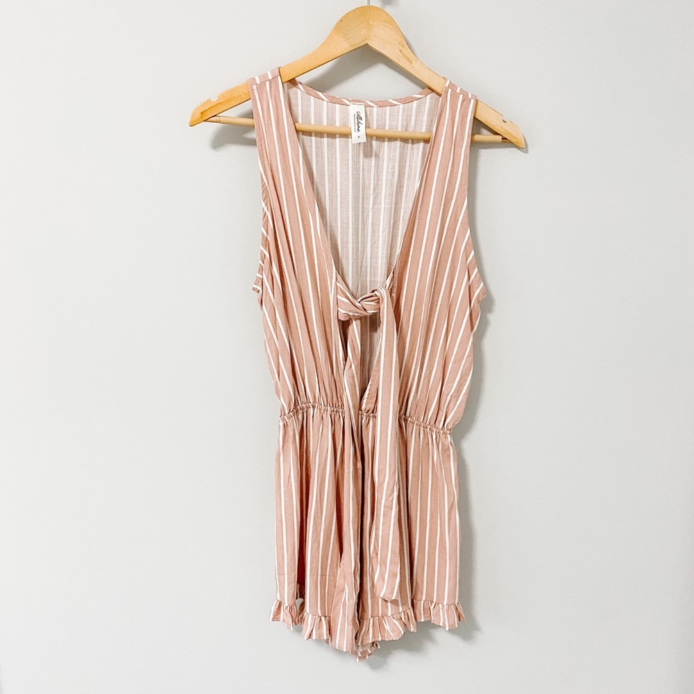 Tie front romper 🌸 - Size S